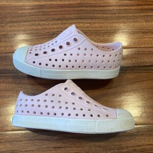 - Native Jefferson toddler size C7 Pink/Shell White